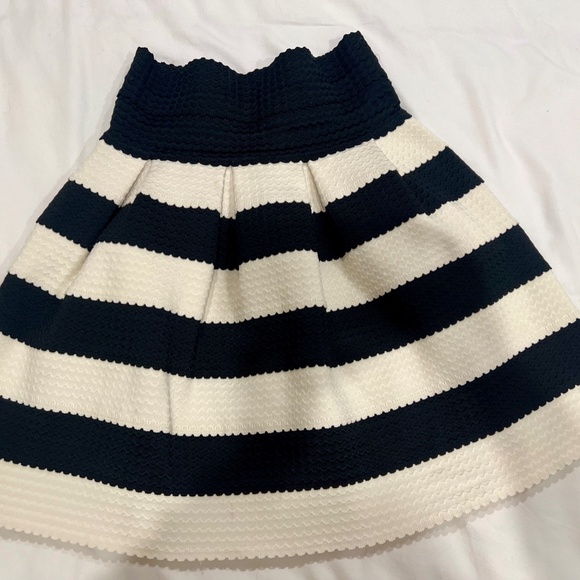 Anthropologie Girls from Savoy Scalloped Stripes Ponte Skirt XS S - Picture 2 of 4